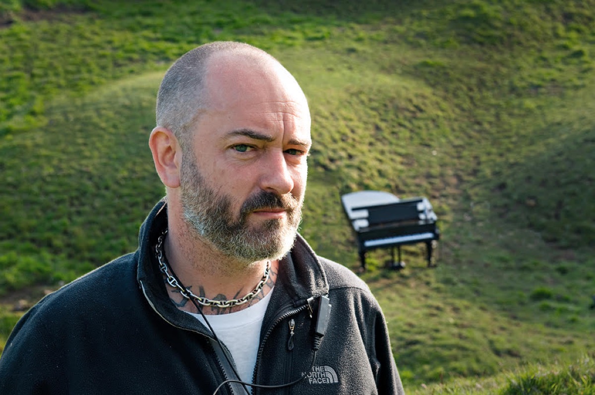 Douglas Gordon Accepts France’s Highest Cultural Honor—Spurred by Far